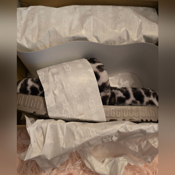 Brand-new never worn Ugg Fluff Yeah Zebra print women's size 9! - Picture 11 of 14